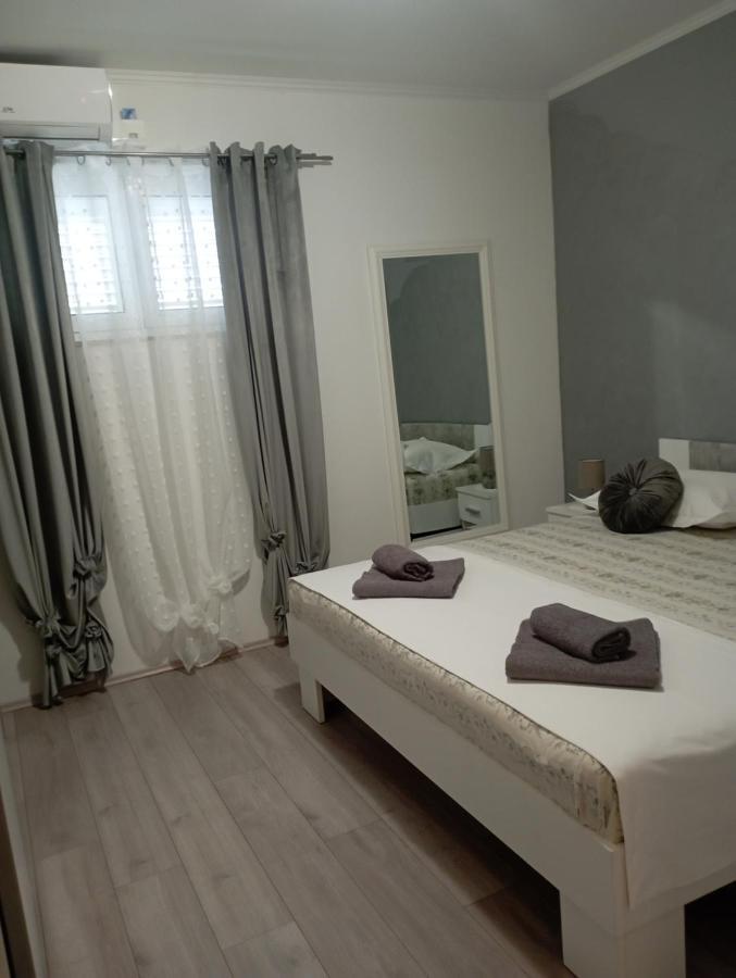 Pia Apartment Dugi Rat Buitenkant foto